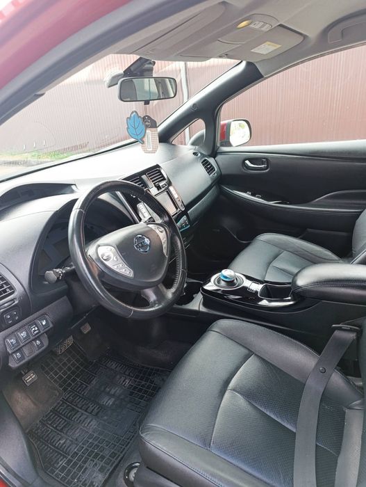 Продам машину Ніссан ліф 2016