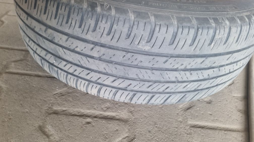 Продам резину пробіг 40000 км всесезонка Falken 215/60/R17. За 4 2000