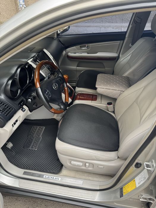 Продам подлакотник на Lexus RX300-350 2007 г