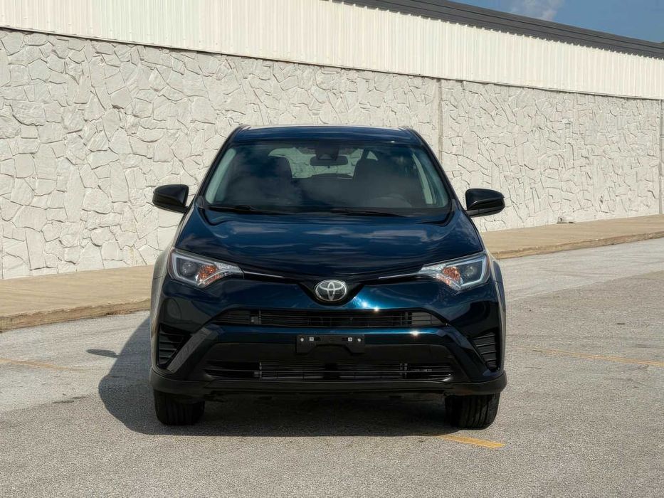 Toyota RAV4 LE      2017