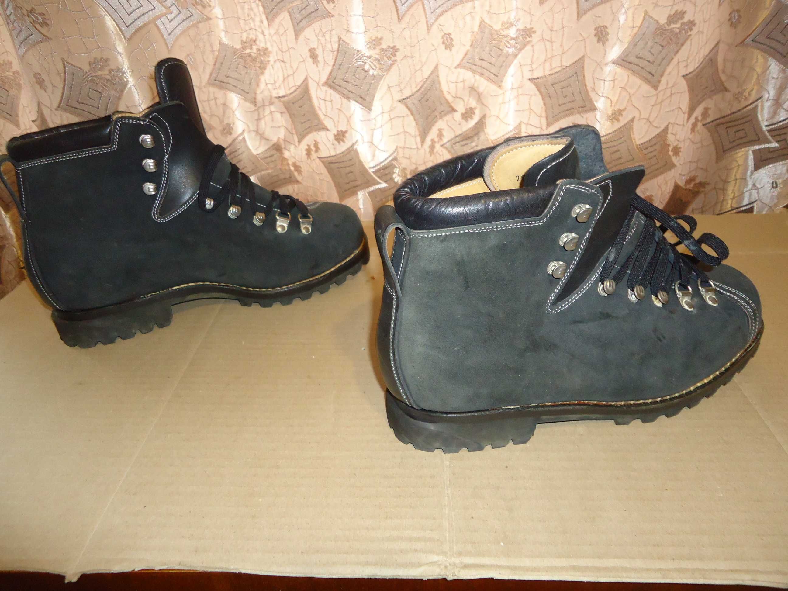 Черевики BALLY, горні, робочі, воєнні, нові, шкіряні, розмір 42(28)