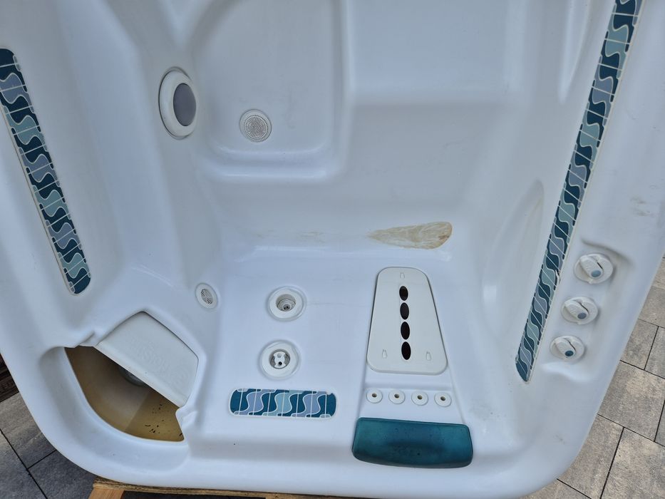 Jacuzzi ogrodowe używane Hotspring 3️⃣ osobowe 
- 5 osobowe 
- stan b