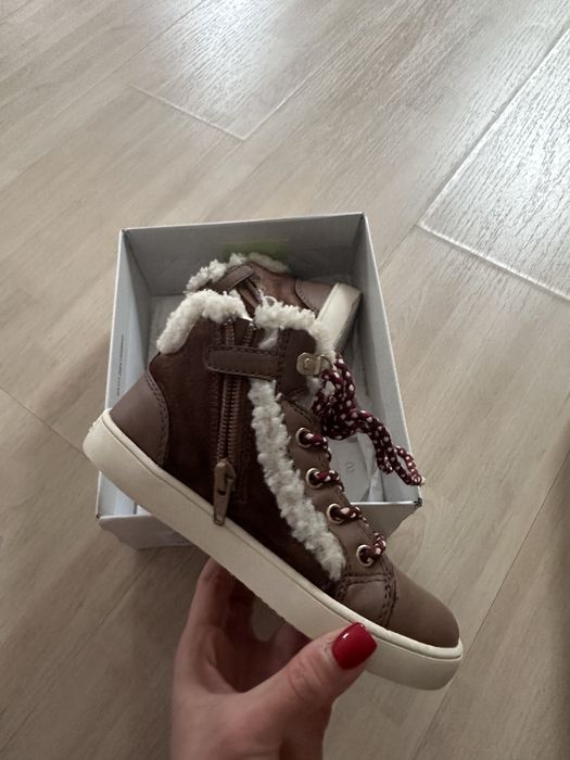 Продам дитяче осінньо-зимове взутт Geox