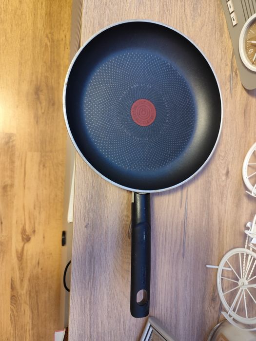Patelnia Tefal 27cm non-stick (nieprzywierająca)