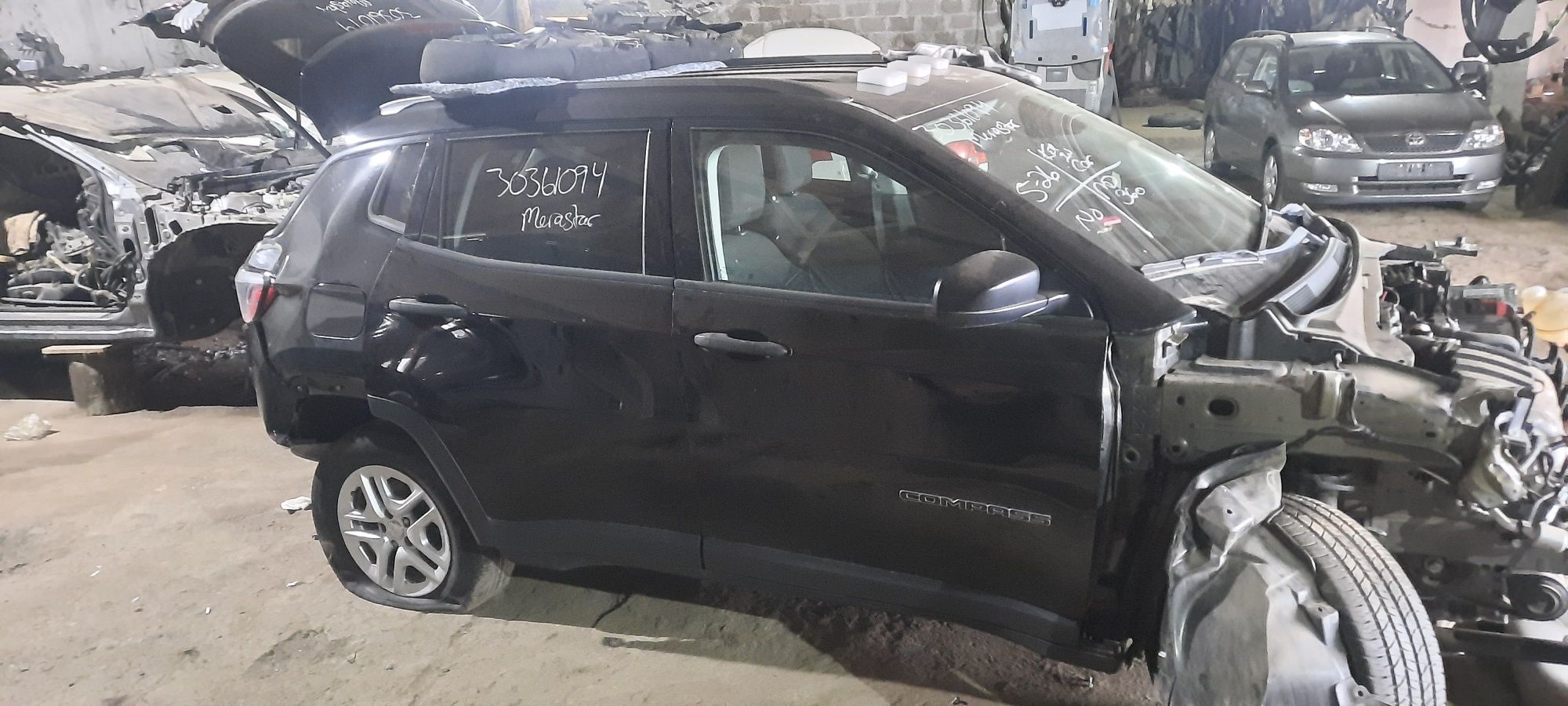 Продам Стойки на Jeep compass