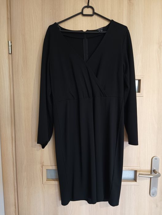 Czarna kopertowa sukienka