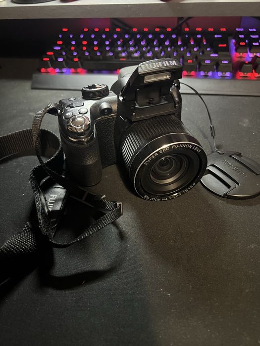 Fugifilm Finepix S4000 (Com mala de transporte)