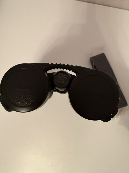 Бінокль Nikon Aculon