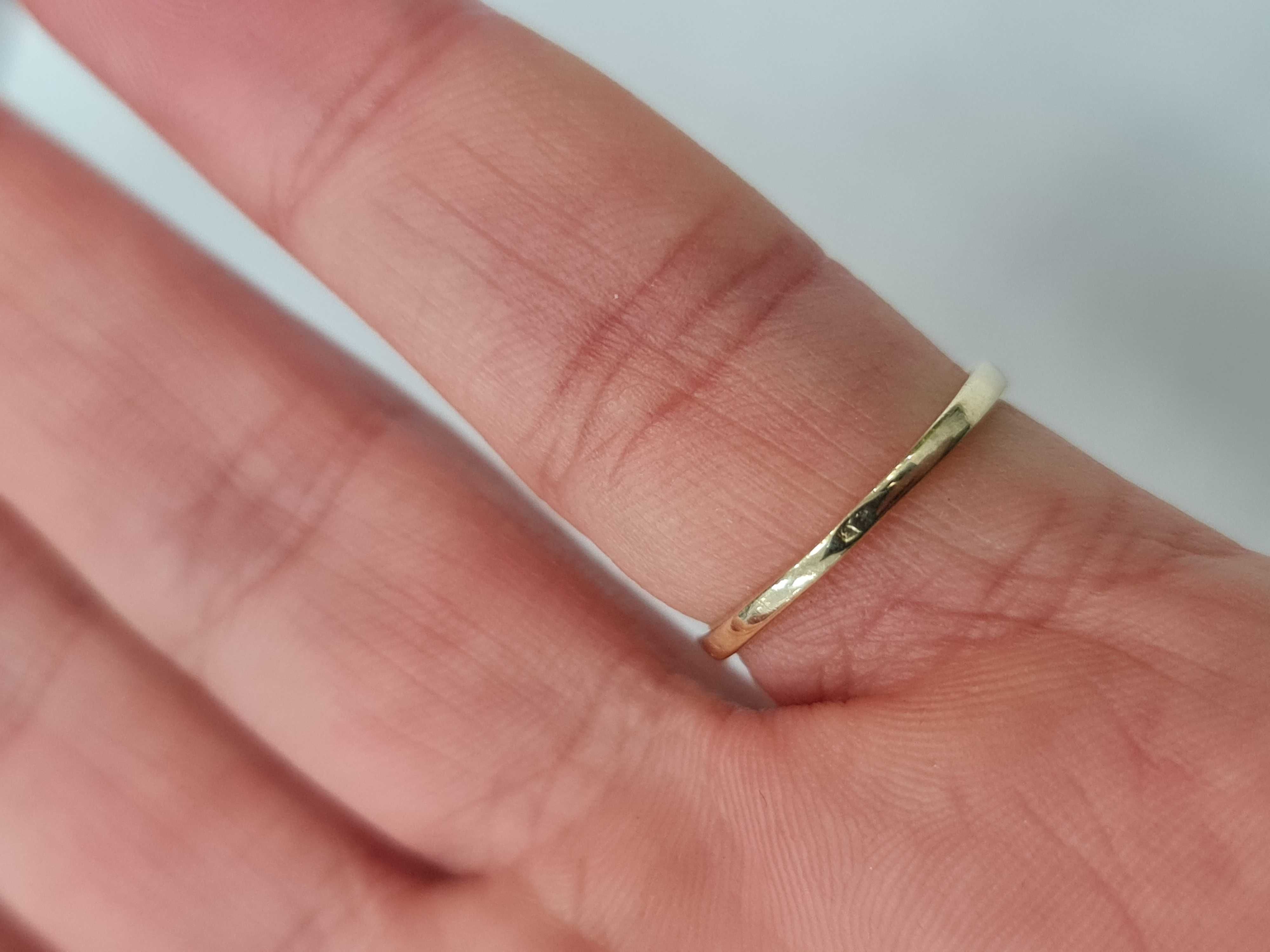 Apart! Piękny złoty pierścionek/ 585/ 0.14 CT! R10/ 25 brylantów