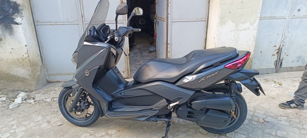 Xmax125 de 2017  com 37mil.