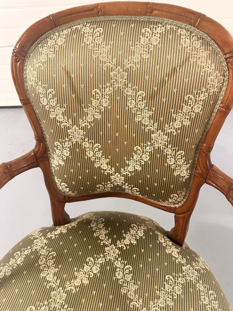 Poltrona, cadeira com braços