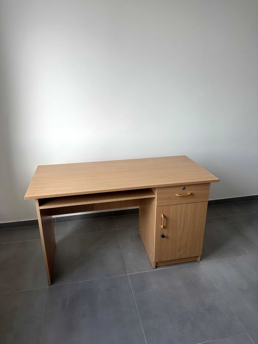 Używane meble biurowe - komplet (2 biurka, 5 szaf, 2 szuflady)