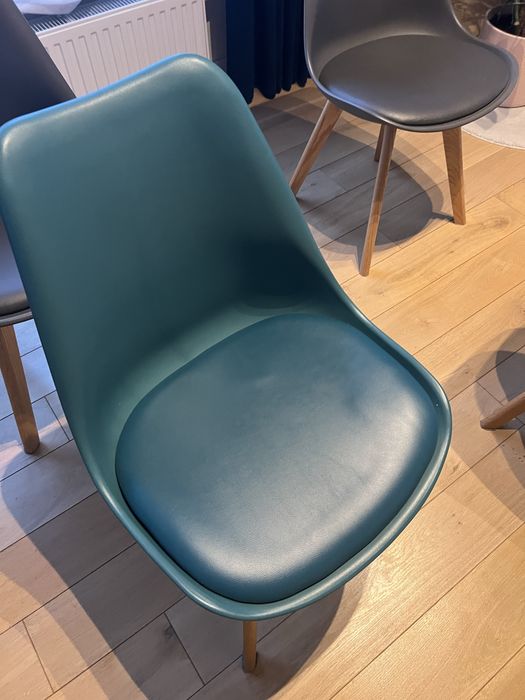 Krzesla do jadalni - komplet