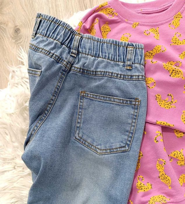 Zestaw jeansy mom bluza dresowa w tygryski 134cm