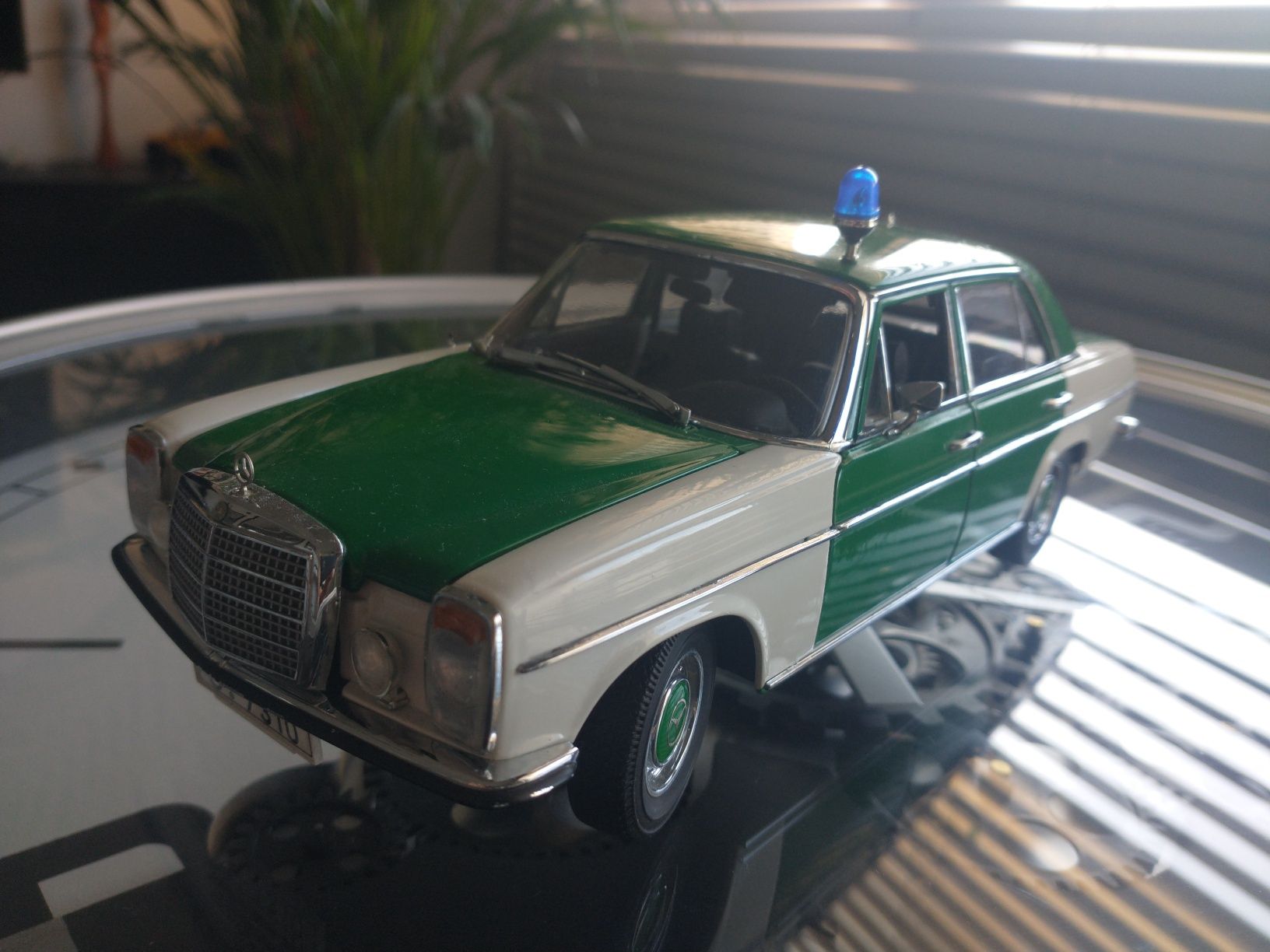 Mercedes -Benz 220 Policja Sun-Star 1:18