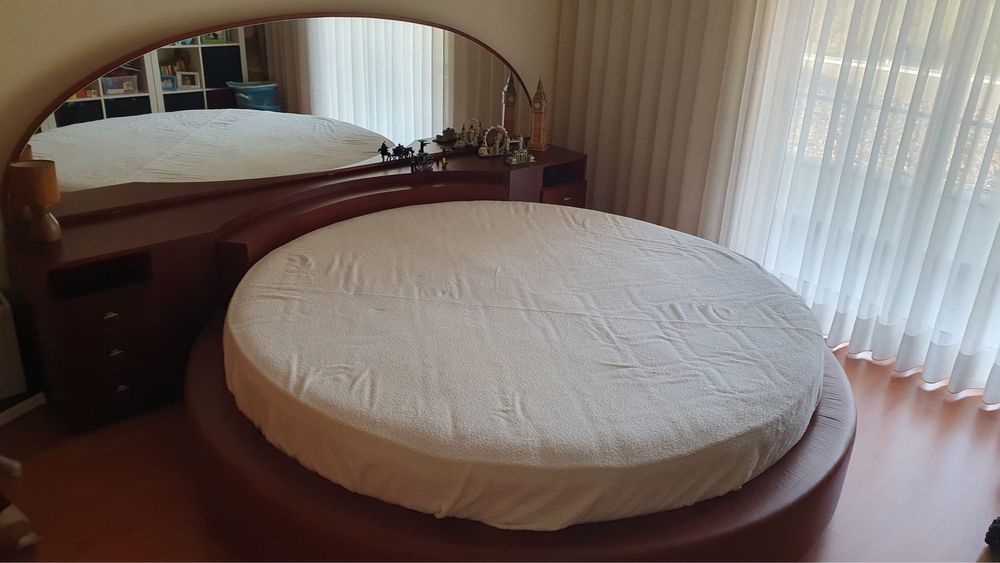 Cama de casal redonda