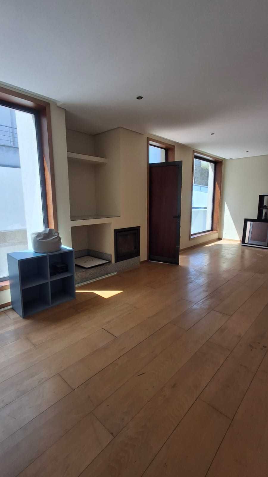 Moradia Gaveto T3+1 com terraço no último piso– Ferreiros – Braga