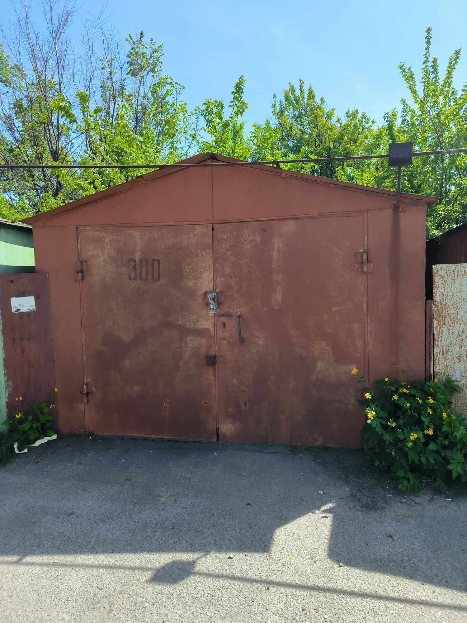 Продам відмінний гараж кооператив" Дормашевец" (електростанція)