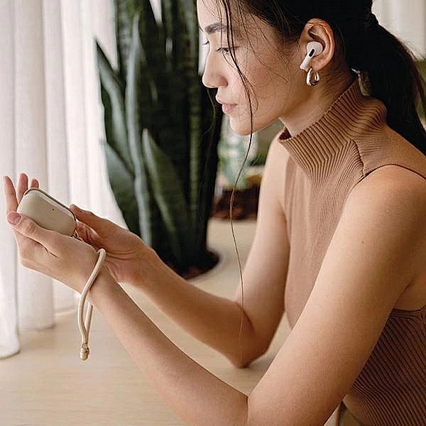 Etui UNIQ Coehl Haven na AirPods Pro 2 (2022/2023) - beżowe