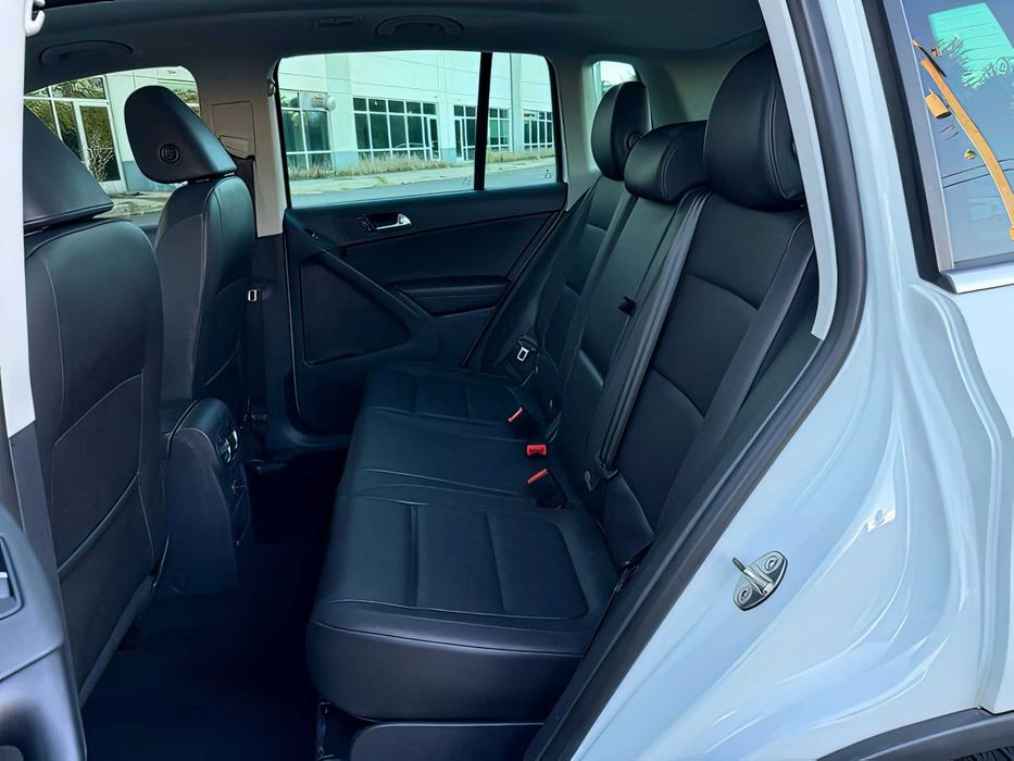 Volkswagen Tiguan      2015