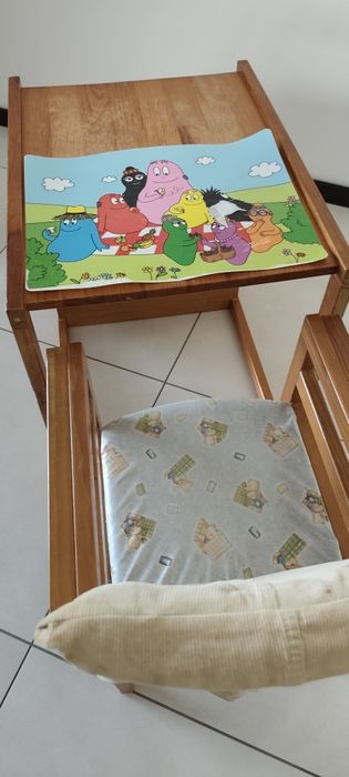 Mesa de criança com cadeira