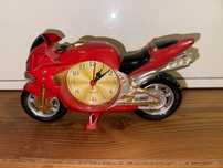 Motocykl ścigacz - zegarek z budzikiem