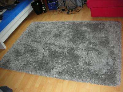 Tapete cinzento muito grande e bonito