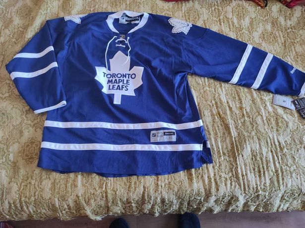 Продам фирменную новую хоккейку Toronto Maple Leafs (Reebok)