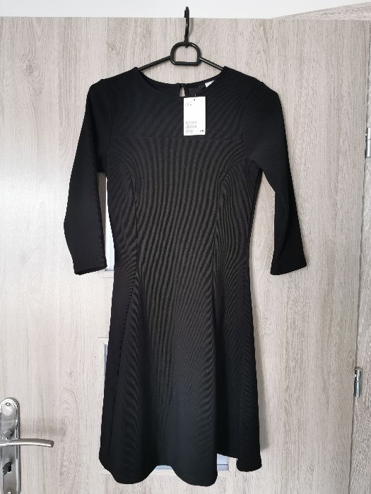 Czarna krótka sukienka z dżerseju w prążki HM