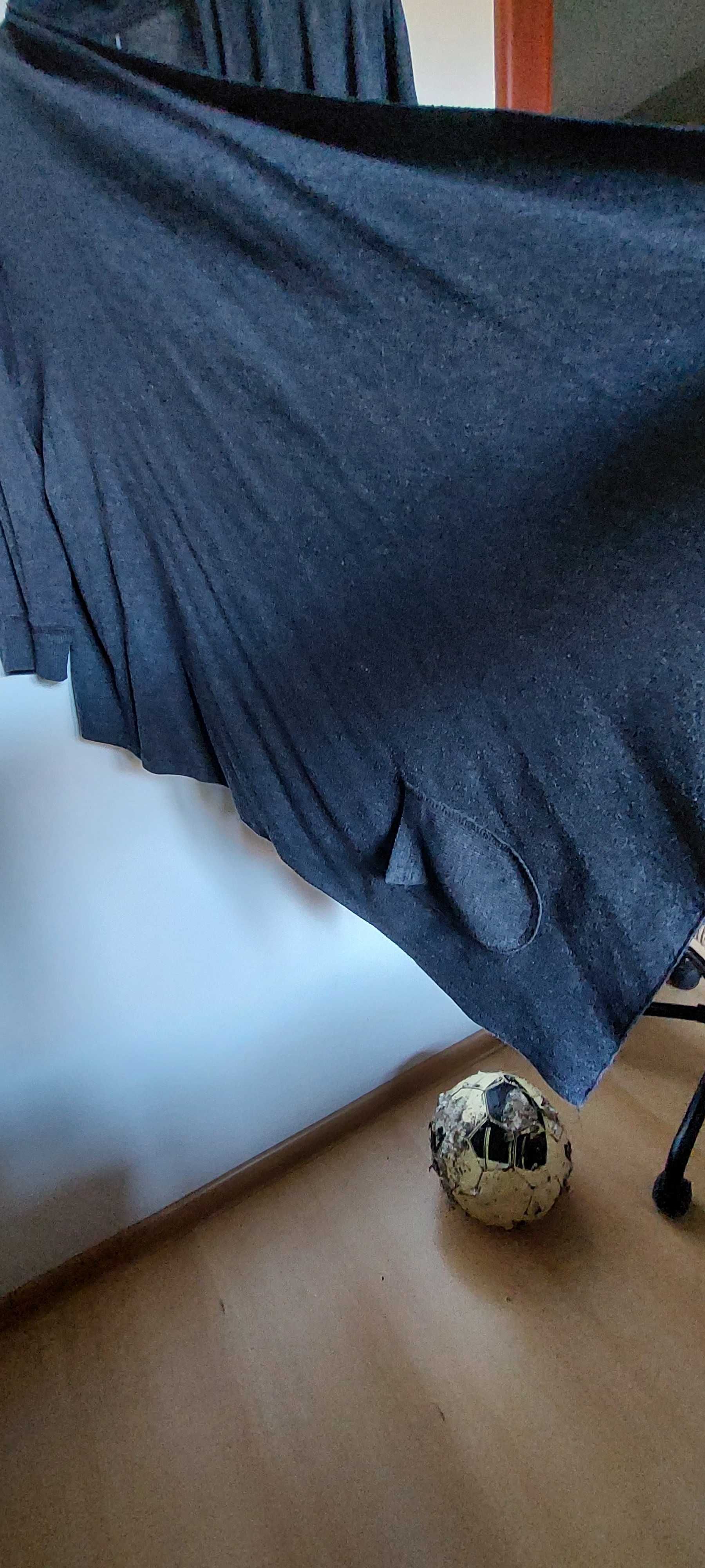 Sweter bez zapięcia z przedłużonym przodem