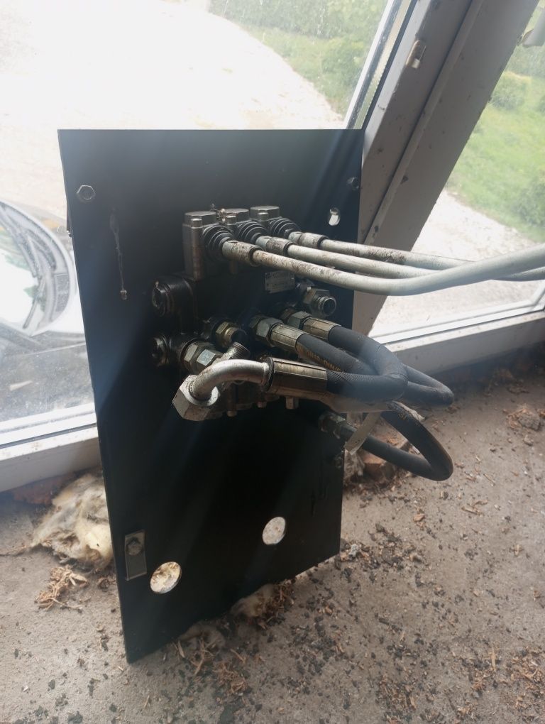 Rozdzielacz Zetor 3 sekcje