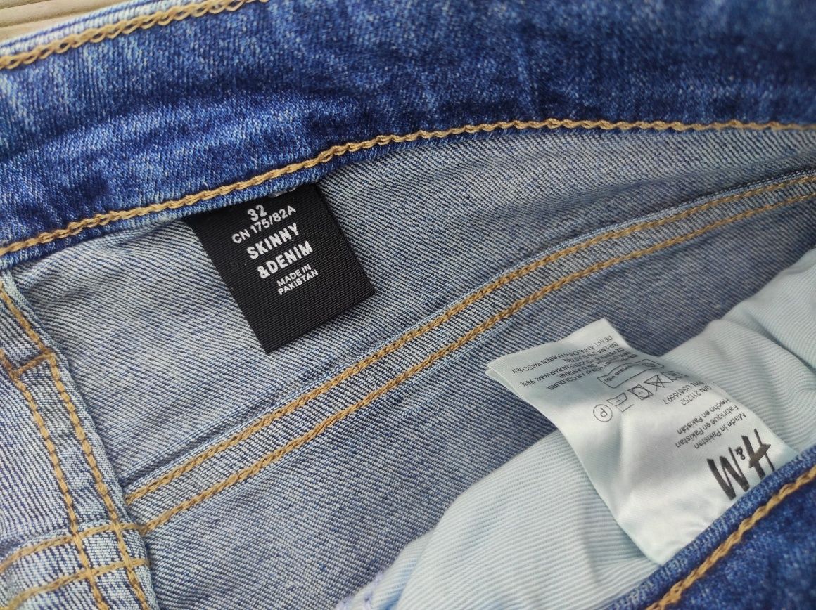 H&M - spodnie jeansowe, jeansy, rurki z przetarciami- 32/175