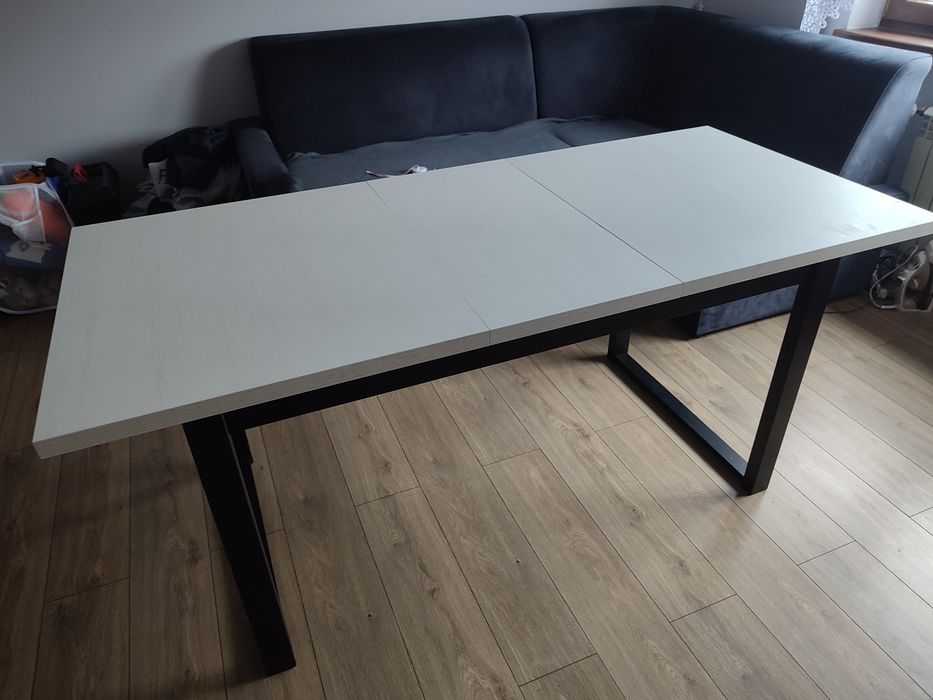 Stół rozkladany do salonu