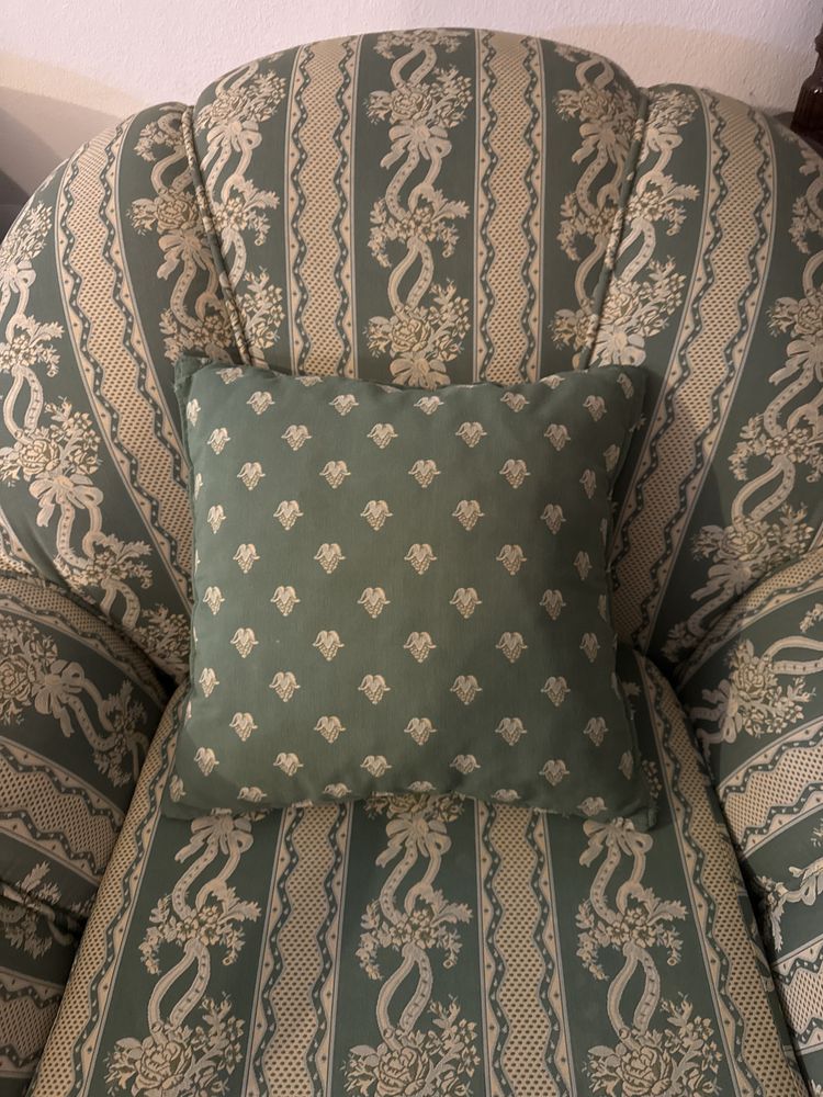Poltrona, conjunto disponivel no perfil.
