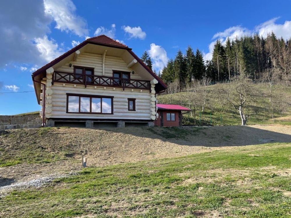 Шале в Карпатах з басейном, чаном та сауною