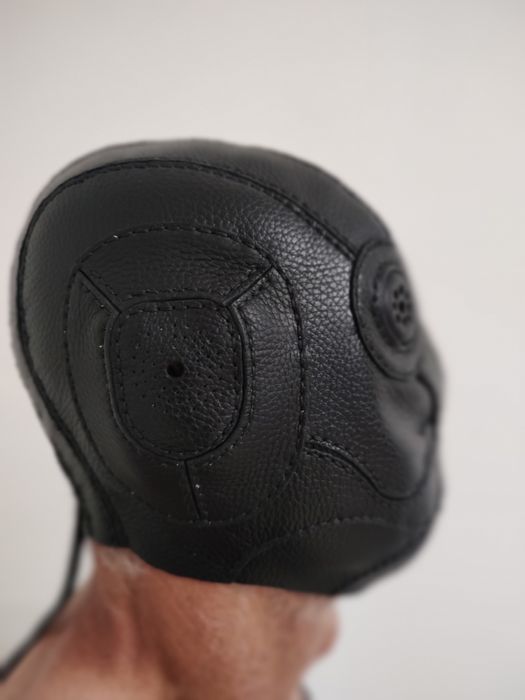 Маска зі шкіри чоловіча