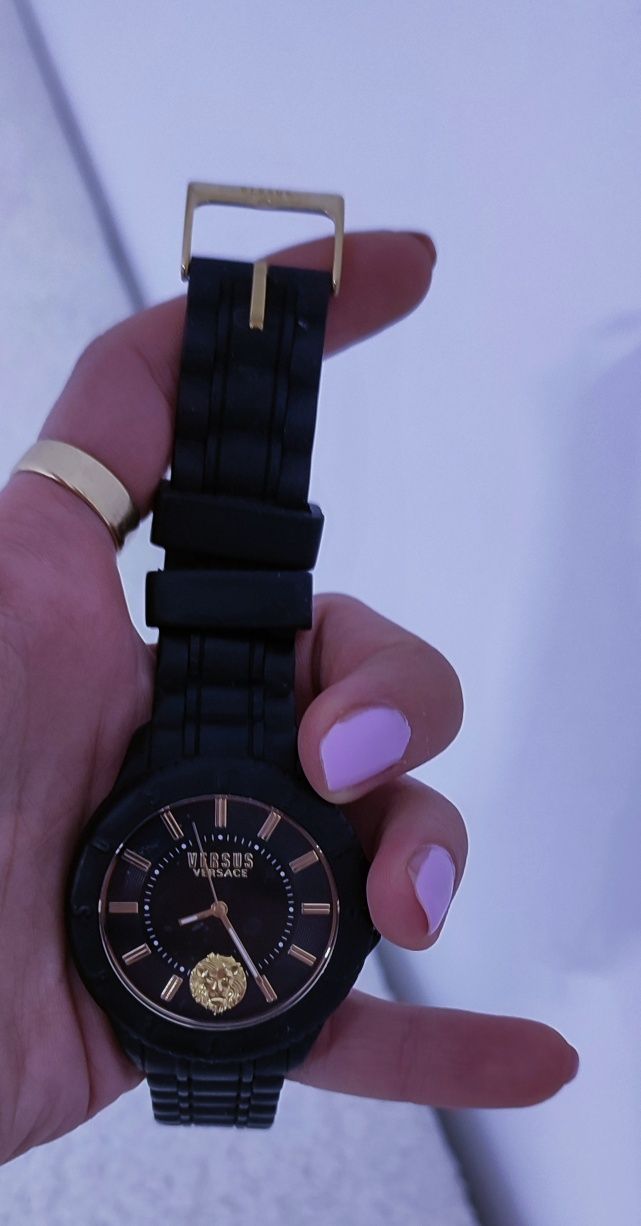 Zegarek versus Versace