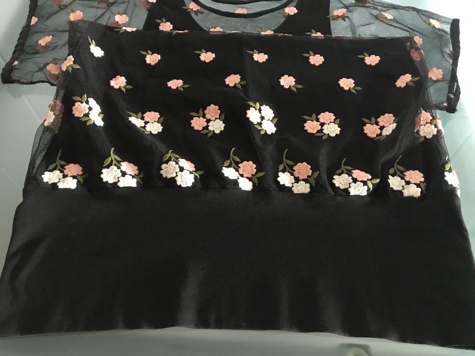 Vestido preto bordado
