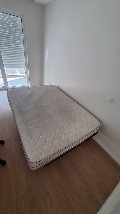 Vendo estrado e colchão