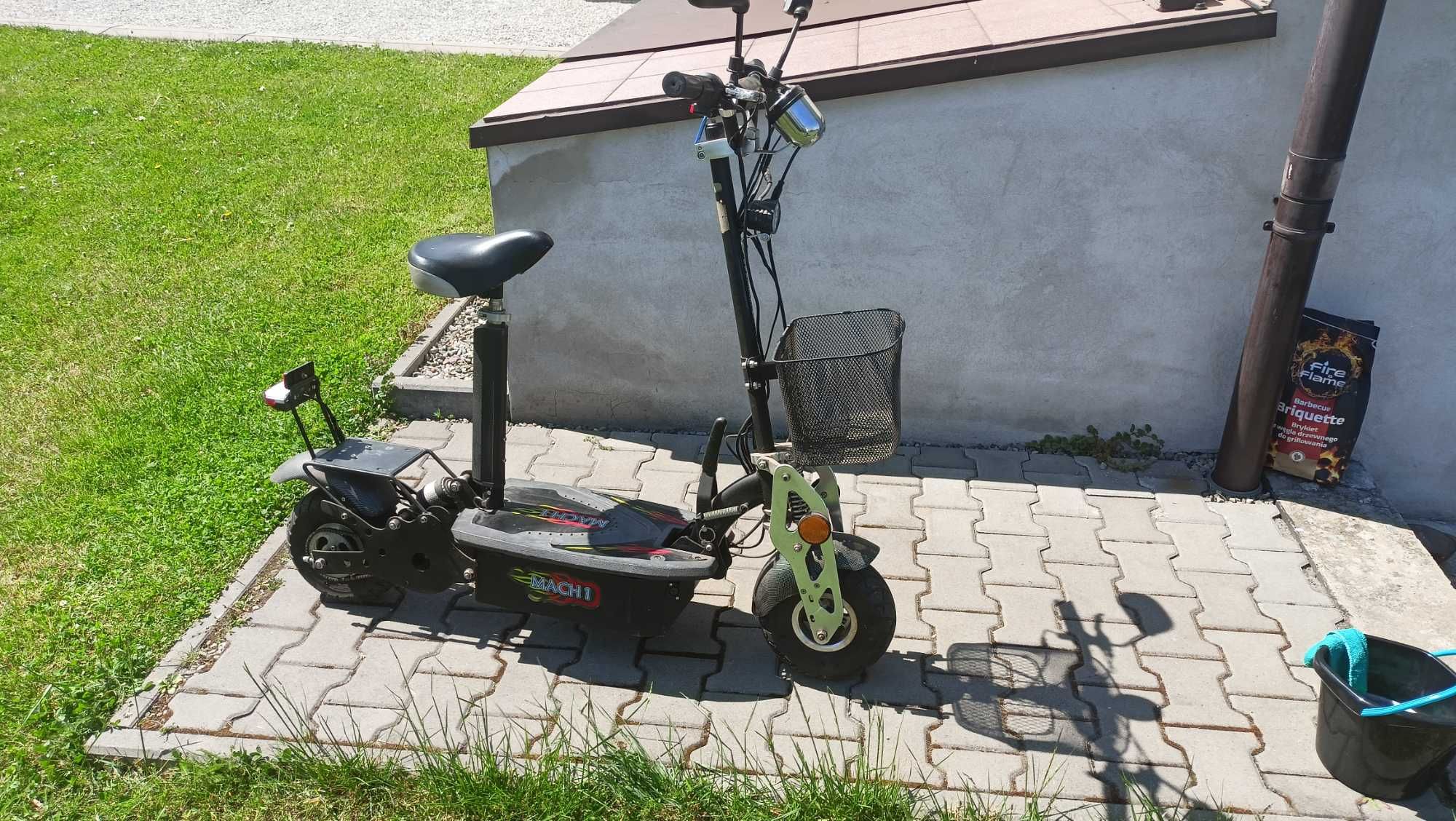 Hulajnoga skuter na akumulatory z siedziskiem