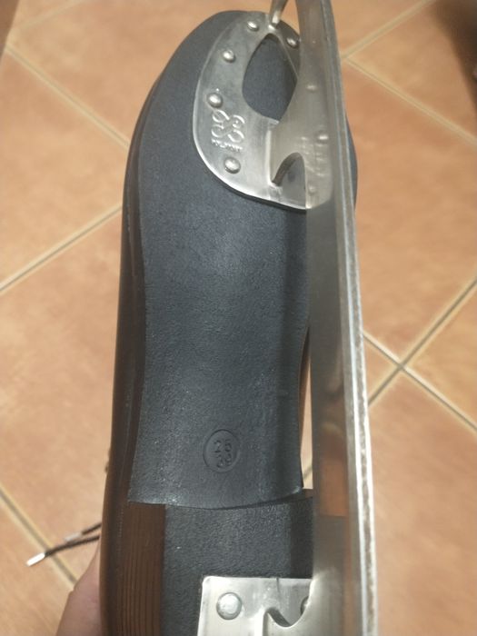 Nowe Łyżwy figurowe Polsport Piruet r 39 skóra