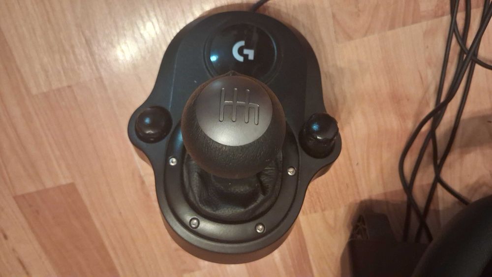 Volante logitech + pedais + caixa de velocidades
