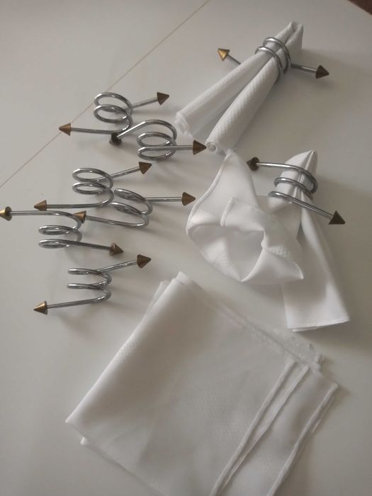 Stylowe, niebanalne dyspensery do serwetek materiałowych  sztuk 8