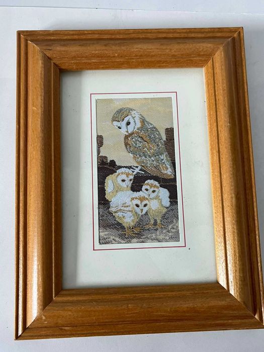 Sowa rodzina sówek obrazek haftowany w drewnianej ramce