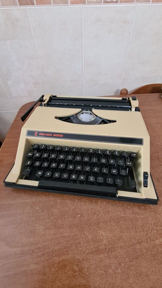 Maquina de escrever Rover com mala