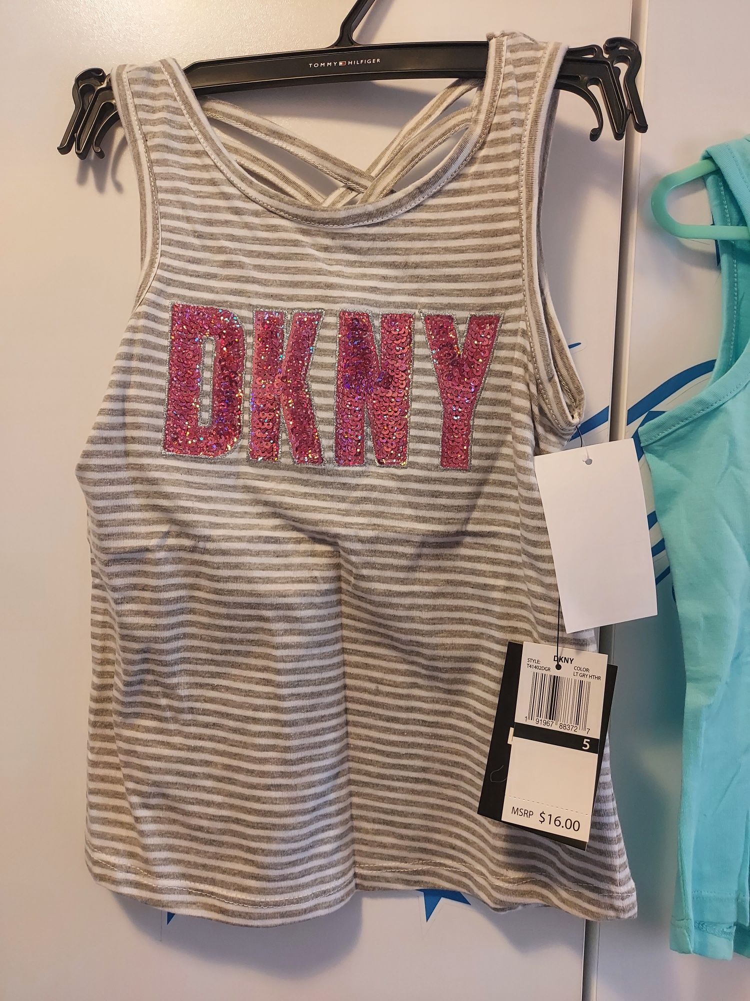 Новые оригинал фирменные майки DKNY лето