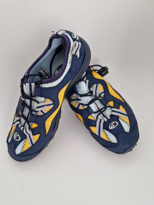 Sapatos ténis de água