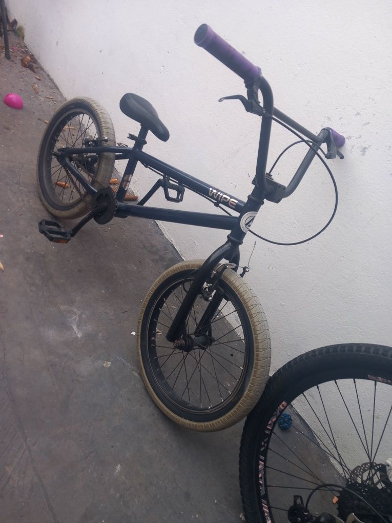 Bmx azul pequena