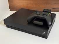 Konsola XBOX ONE X 1TB z Padem Napędem Ładowarką i Akumulatorkami