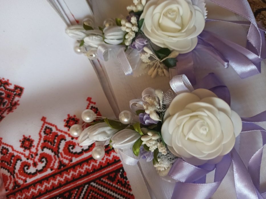 Набір бутонєрок і букета